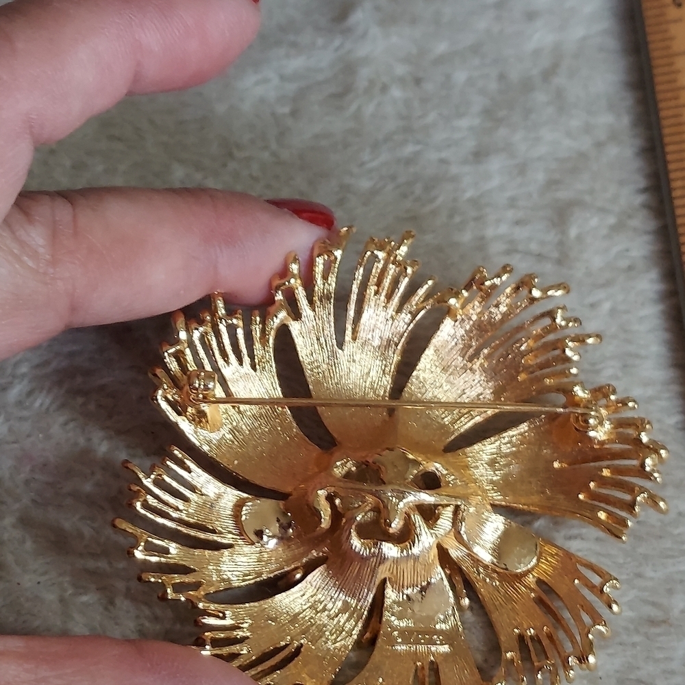 Monet Vintage signed Large Huge Cardelia Flower Brooch Gold Tone Pin - Picture 5 of 10